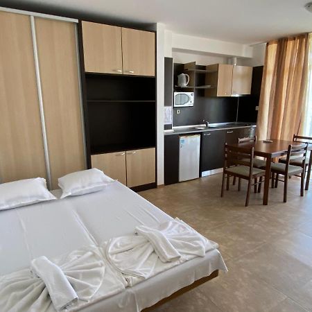 Holiday Apartments Grand Kamelia ซันนีบีช ภายนอก รูปภาพ