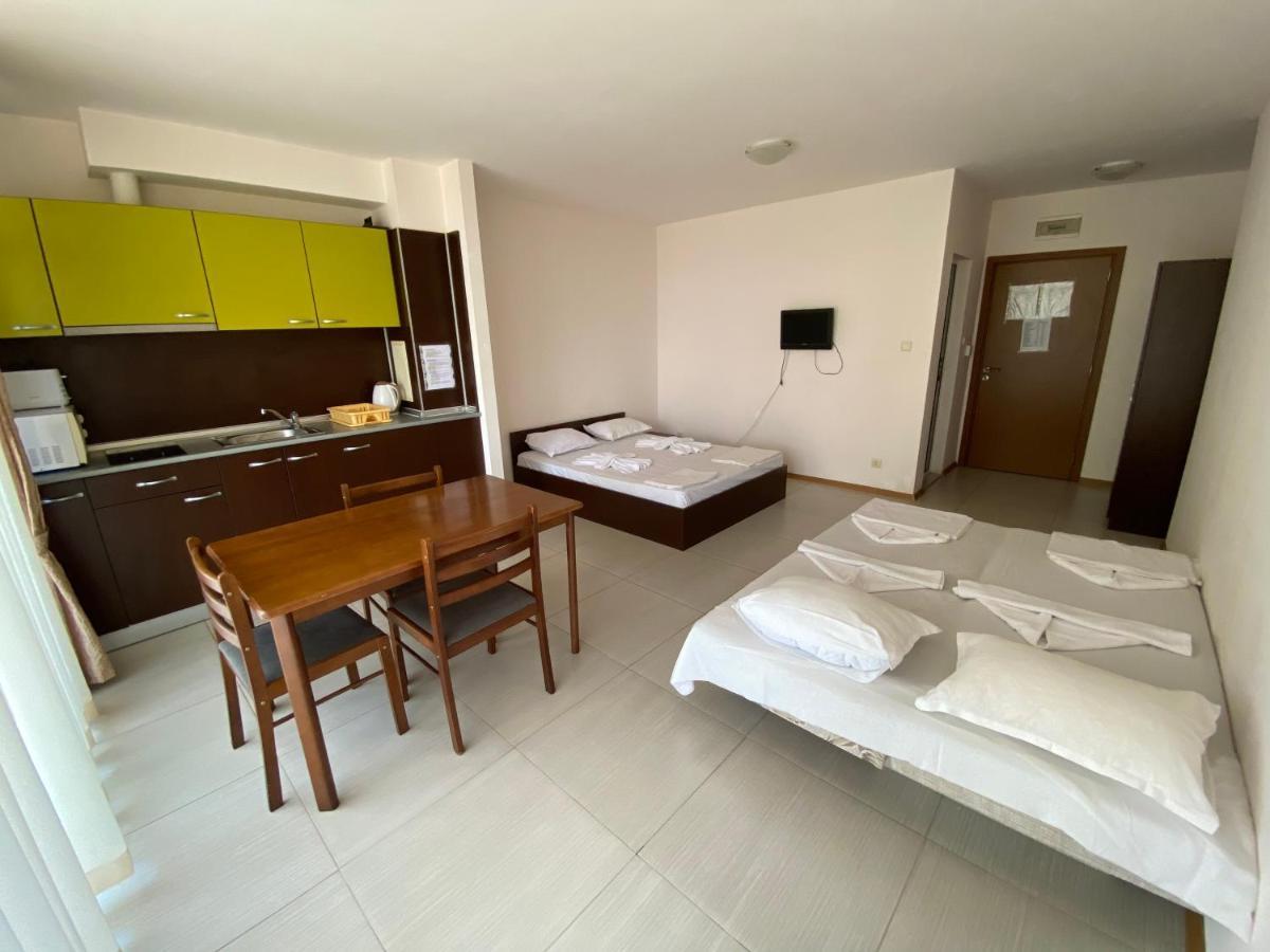 Holiday Apartments Grand Kamelia ซันนีบีช ภายนอก รูปภาพ