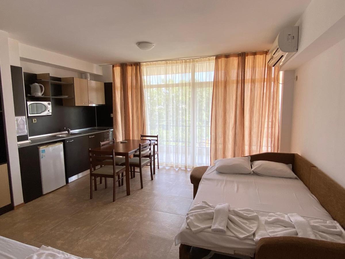 Holiday Apartments Grand Kamelia ซันนีบีช ภายนอก รูปภาพ