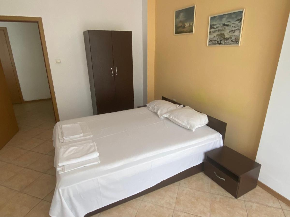 Holiday Apartments Grand Kamelia ซันนีบีช ภายนอก รูปภาพ