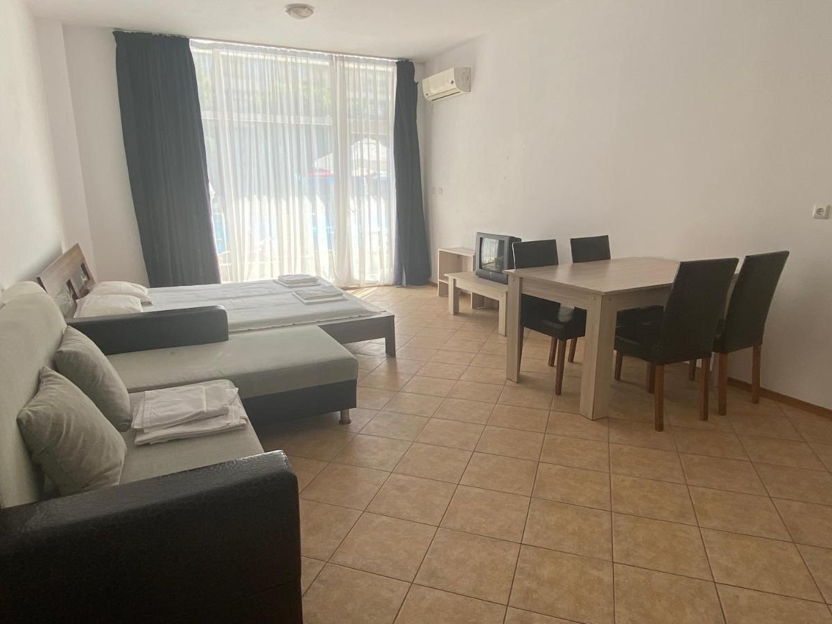 Holiday Apartments Grand Kamelia ซันนีบีช ภายนอก รูปภาพ
